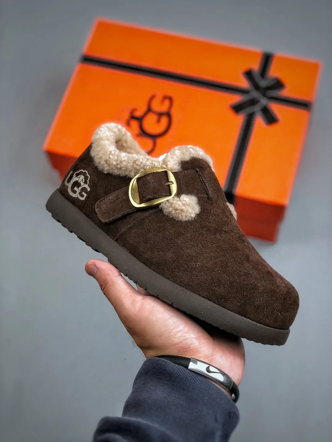 💰520 supports the store K T/UGG Sko A/S new styles. Popular models with good looks. Thick-soled dad shoes. A must-have. Fashionable in the old days. Simple and high-end. Very comfortable to wear casually. Must-have items of the year. The latest catwalk model sports white shoes that are popular among domestic and foreign bloggers. The upper foot is full of aura and can be matched casually. It is made of first-layer cowhide material. Silk cowhide lining is used. Original T vacuum thick sole. Retro color rubbing and distressing. Item number: 202510103633 Size: 35-40